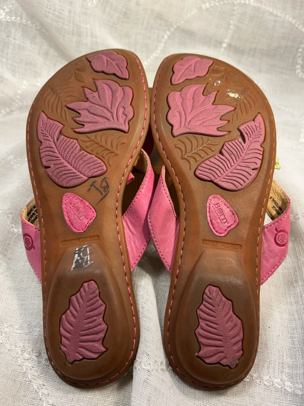 Born leather almost NEW flip flops with flower - Picture 7 of 9